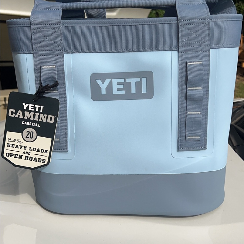YETI Camino Carryall 20 - Light Blue and Gray